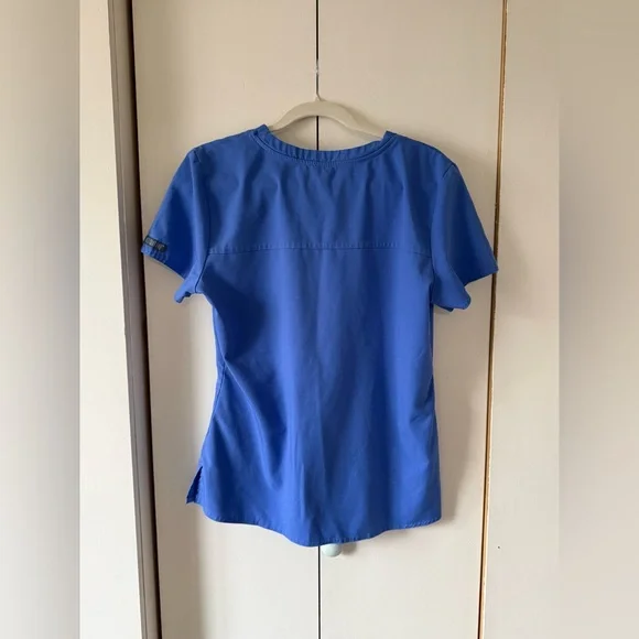 2 Pack Med Couture V Neck Scrub Top Chest Pocket Tuck in Ciel Blue Uniform (2) - Picture 13 of 13